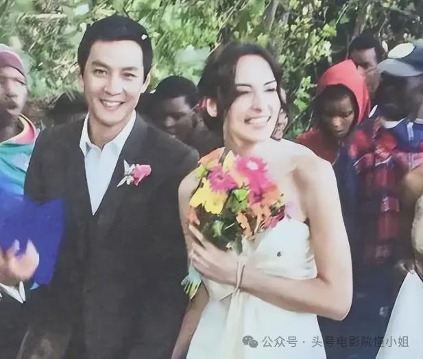 吴彦祖晒47岁老婆素颜合照，惊呆网友！男方曾称近10年没夫妻同房