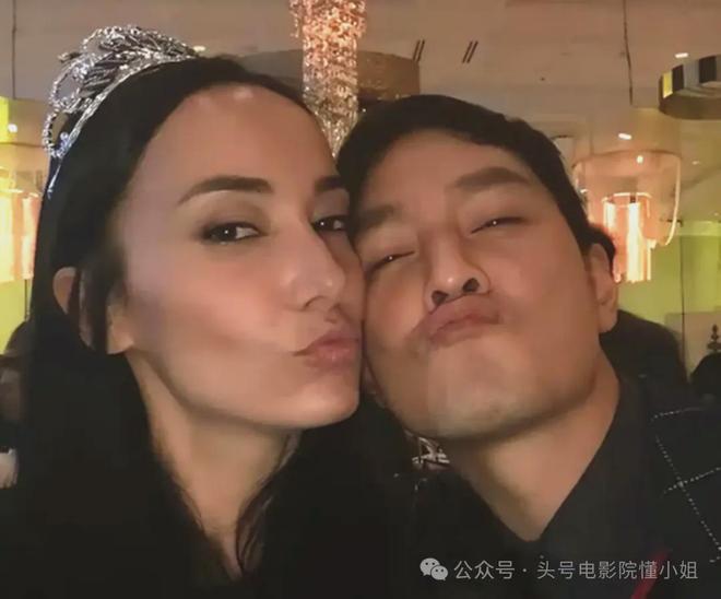 吴彦祖晒47岁老婆素颜合照，惊呆网友！男方曾称近10年没夫妻同房