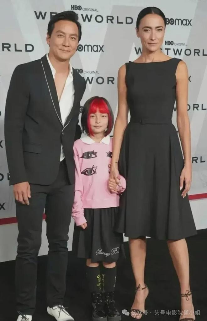 吴彦祖晒47岁老婆素颜合照，惊呆网友！男方曾称近10年没夫妻同房