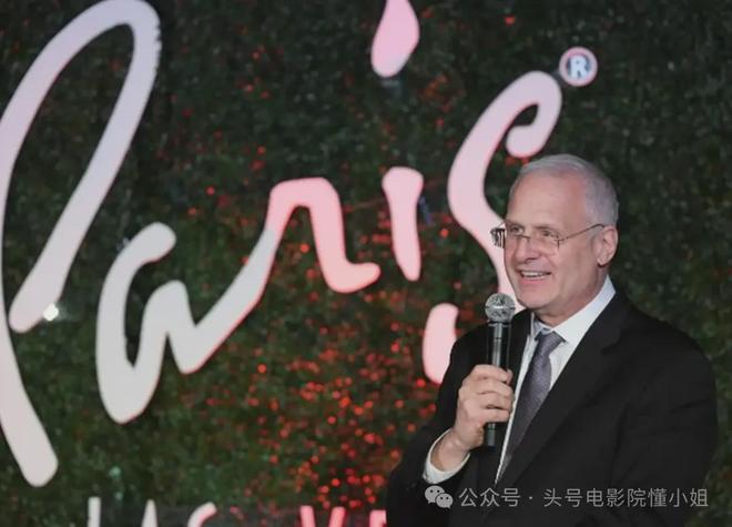 吴彦祖晒47岁老婆素颜合照，惊呆网友！男方曾称近10年没夫妻同房