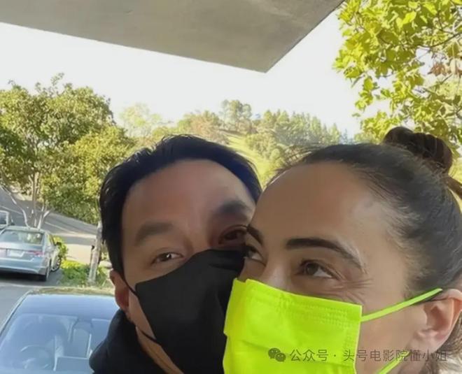 吴彦祖晒47岁老婆素颜合照，惊呆网友！男方曾称近10年没夫妻同房