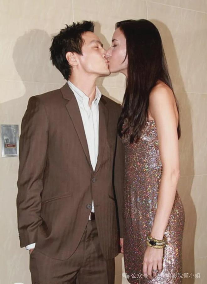 吴彦祖晒47岁老婆素颜合照，惊呆网友！男方曾称近10年没夫妻同房