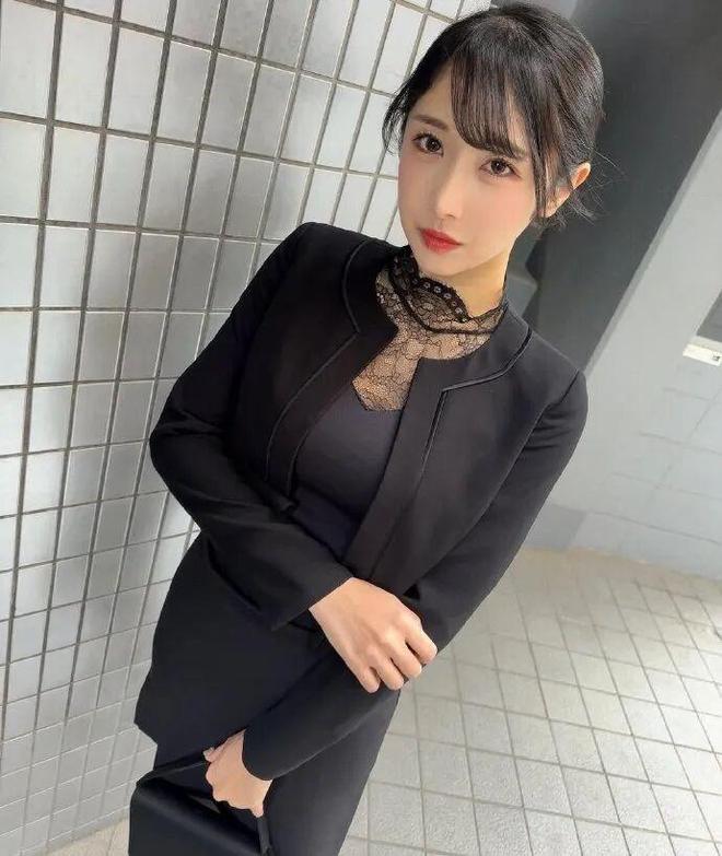 她可能是最近最受欢迎的女优！