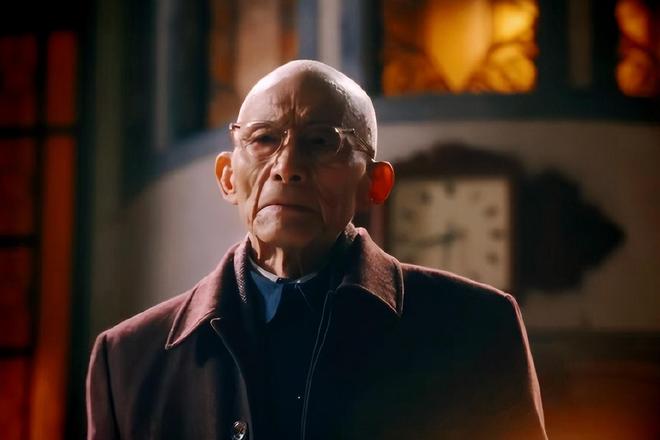 王家卫评论区沦陷！跟秦雯调情还曾让女配音员舔手，滤镜碎了一地