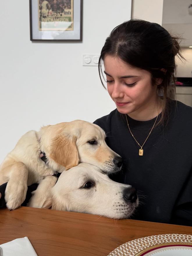 一键开启养眼时刻，若昂-内维斯女友晒近期生活美照