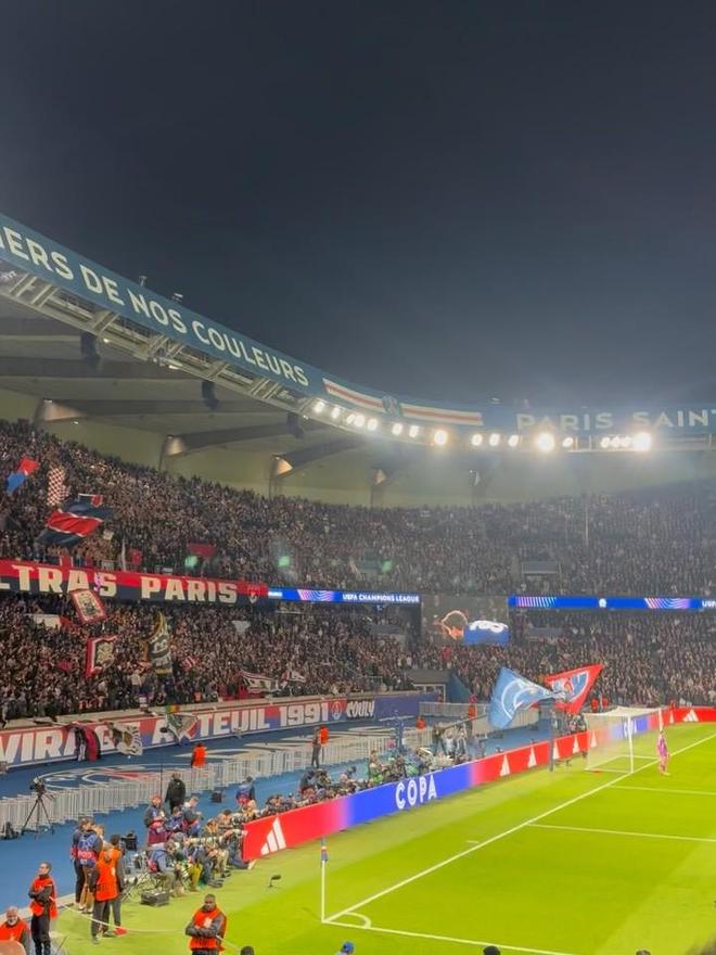 一键开启养眼时刻，若昂-内维斯女友晒近期生活美照