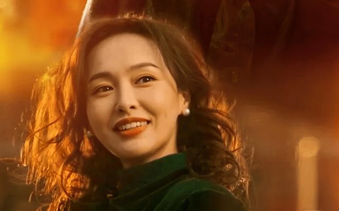 王家卫评论区沦陷！跟秦雯调情还曾让女配音员舔手，滤镜碎了一地