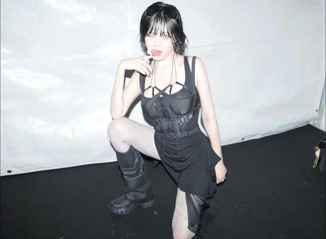 33岁泫雅为舞台晕倒道歉，休克不是头一回，粉丝猜减肥是主因