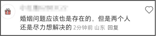 窦骁何超莲国外被偶遇！女方冲浪心情大好，窦骁喝咖啡满脸愁容