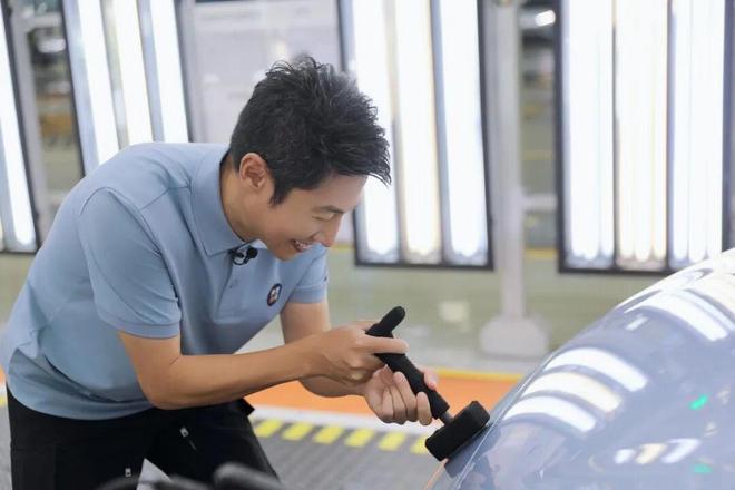 央视主持人参与商业活动 有损国家电视台声誉