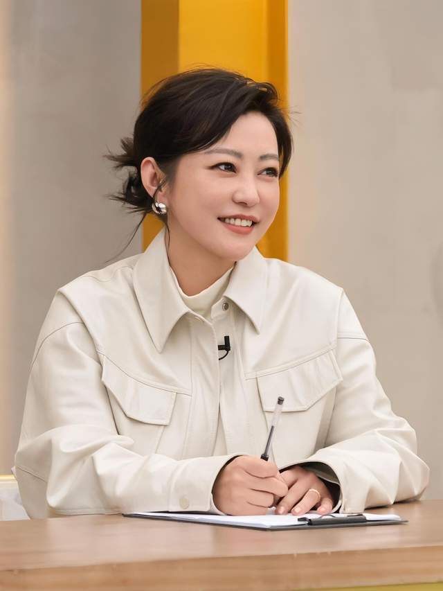 陪玩陪睡仅冰山一角！集体开嫖、舔手指、互撕，"圈中内幕"太荒唐