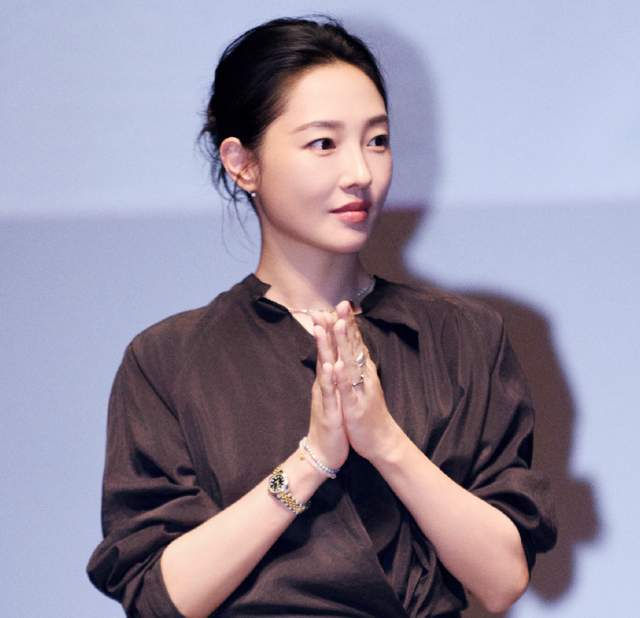 白百何被骂翻了！聊天记录自锤耍大牌难搞，曝导演妻子隐私遭抨击