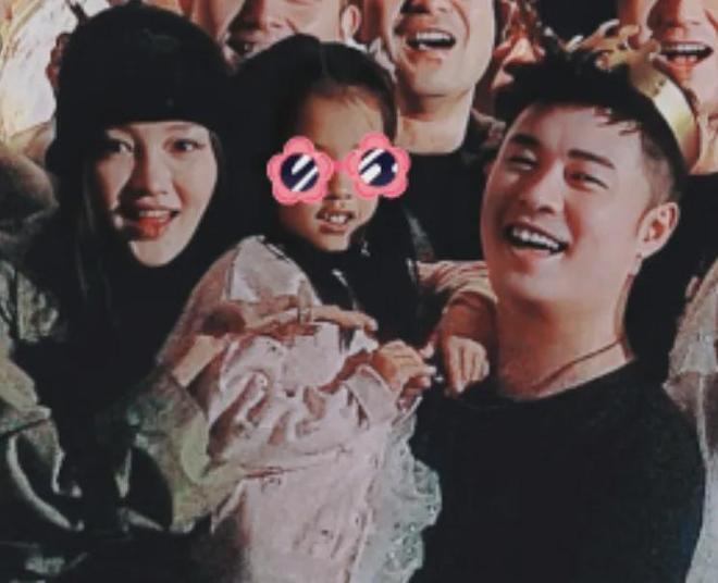 陈赫40岁生日合影惹争议，拍照没朝向老婆，与另一异性更像一家人