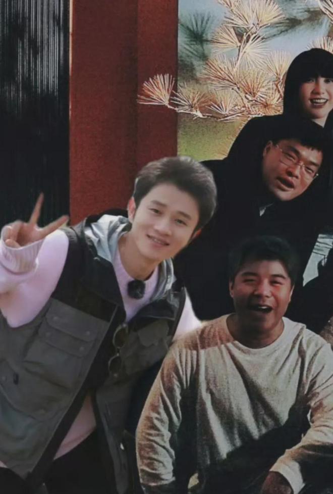 陈赫40岁生日合影惹争议，拍照没朝向老婆，与另一异性更像一家人