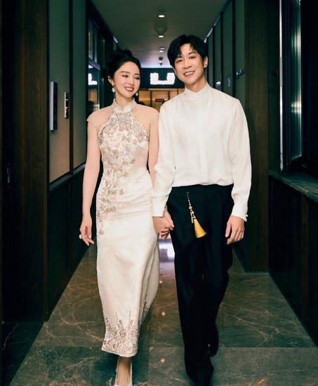 董璇回应婚礼餐标67元，张维伊气笑了，小酒窝也吃父母的瓜