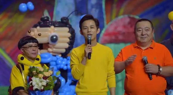 金龟子何炅同台唱大风车，童年回来了！做大人很辛苦吧让我泪崩