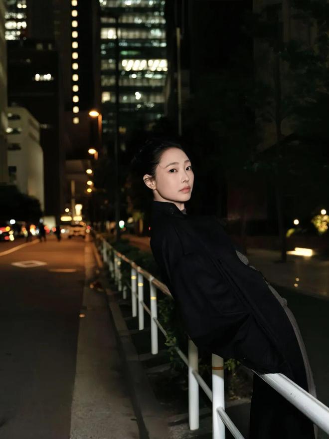 淡颜做浓事，火爆的白百合凭啥一句话捅了内娱马蜂窝？