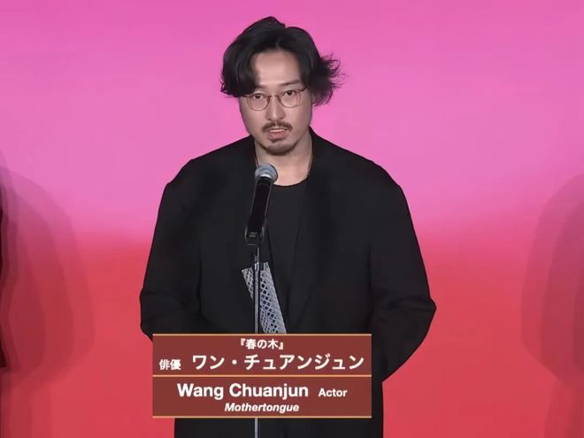 淡颜做浓事，火爆的白百合凭啥一句话捅了内娱马蜂窝？