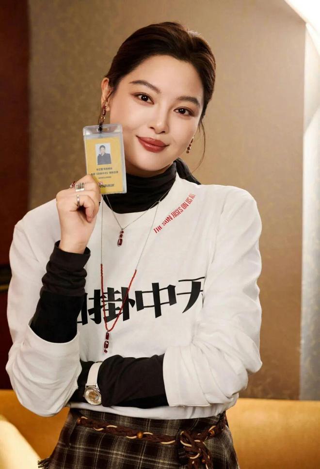 淡颜做浓事，火爆的白百合凭啥一句话捅了内娱马蜂窝？