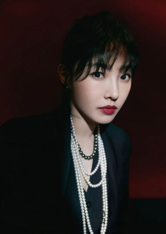 淡颜做浓事，火爆的白百合凭啥一句话捅了内娱马蜂窝？