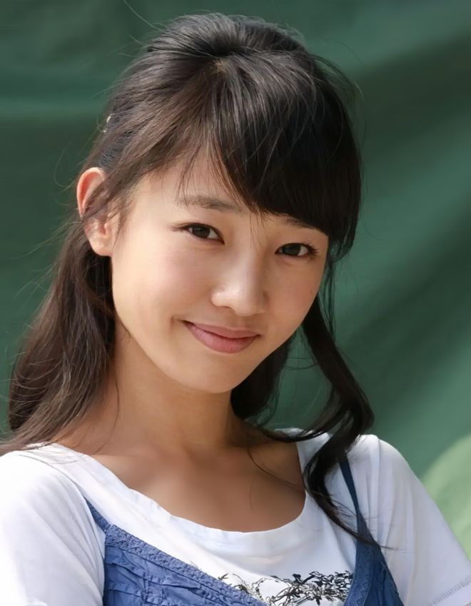 淡颜做浓事，火爆的白百合凭啥一句话捅了内娱马蜂窝？