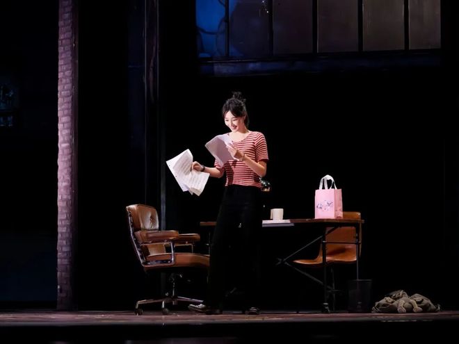 淡颜做浓事，火爆的白百合凭啥一句话捅了内娱马蜂窝？