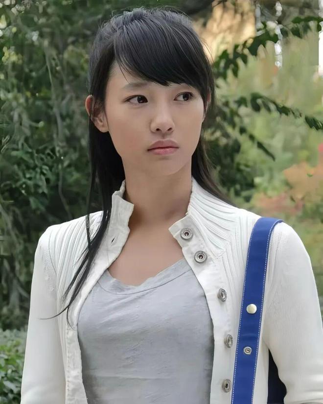 淡颜做浓事，火爆的白百合凭啥一句话捅了内娱马蜂窝？