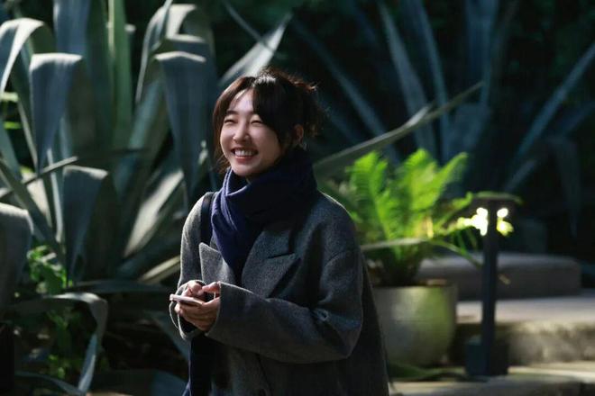 淡颜做浓事，火爆的白百合凭啥一句话捅了内娱马蜂窝？