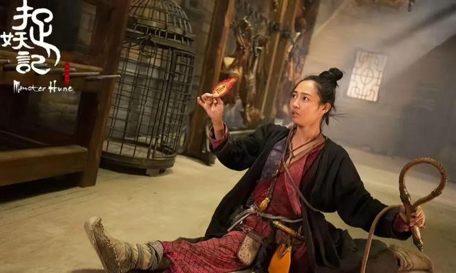 淡颜做浓事，火爆的白百合凭啥一句话捅了内娱马蜂窝？