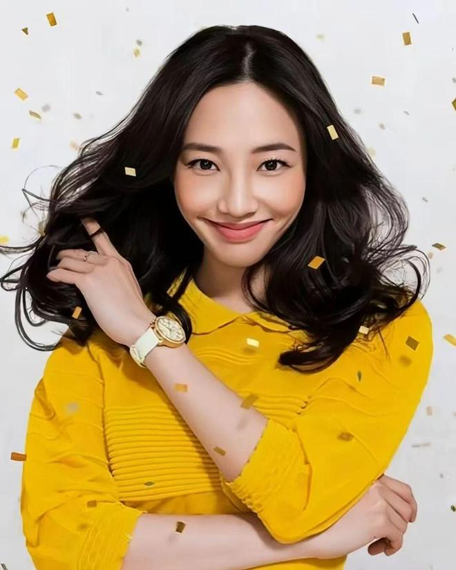 淡颜做浓事，火爆的白百合凭啥一句话捅了内娱马蜂窝？