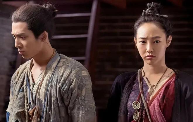 淡颜做浓事，火爆的白百合凭啥一句话捅了内娱马蜂窝？