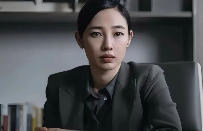 淡颜做浓事，火爆的白百合凭啥一句话捅了内娱马蜂窝？