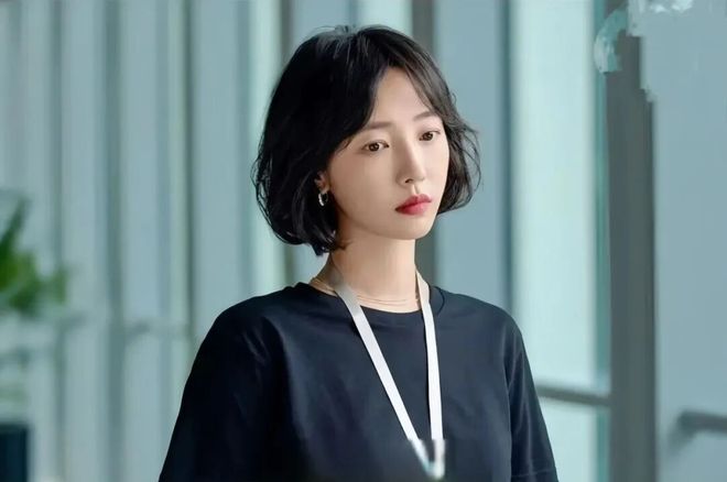 淡颜做浓事，火爆的白百合凭啥一句话捅了内娱马蜂窝？