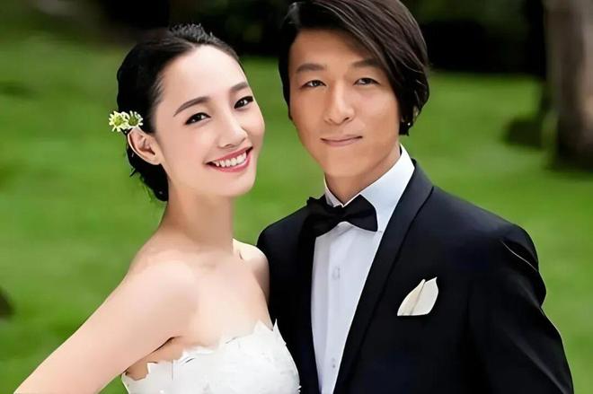 淡颜做浓事，火爆的白百合凭啥一句话捅了内娱马蜂窝？