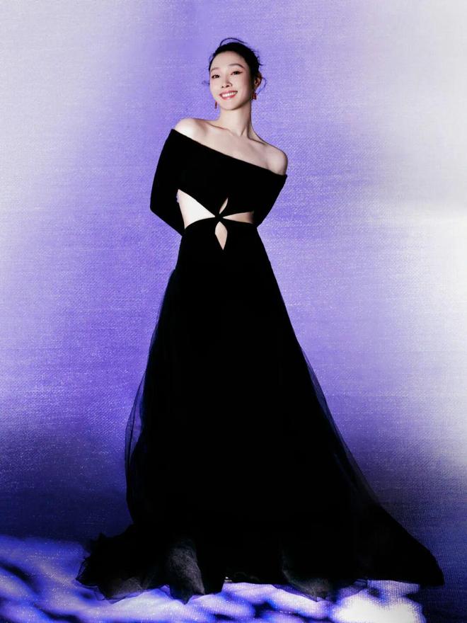 淡颜做浓事，火爆的白百合凭啥一句话捅了内娱马蜂窝？