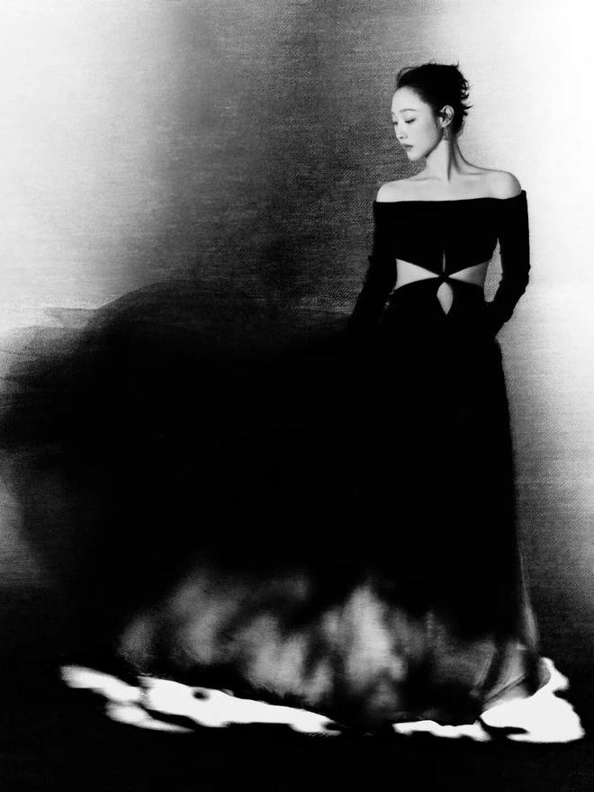 淡颜做浓事，火爆的白百合凭啥一句话捅了内娱马蜂窝？