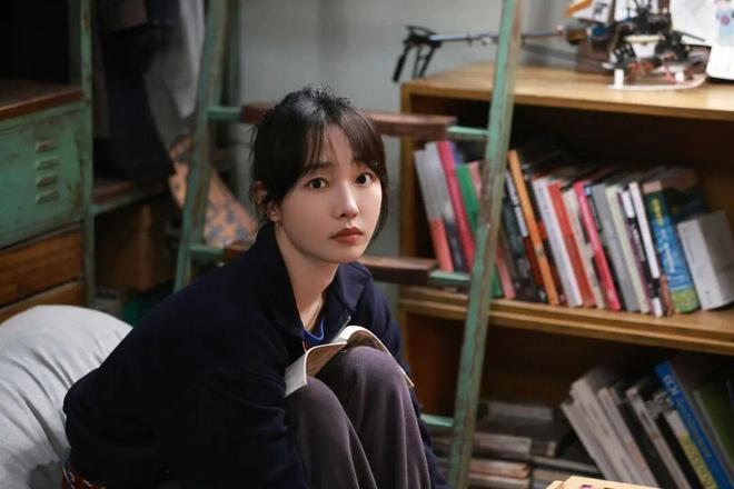 淡颜做浓事，火爆的白百合凭啥一句话捅了内娱马蜂窝？