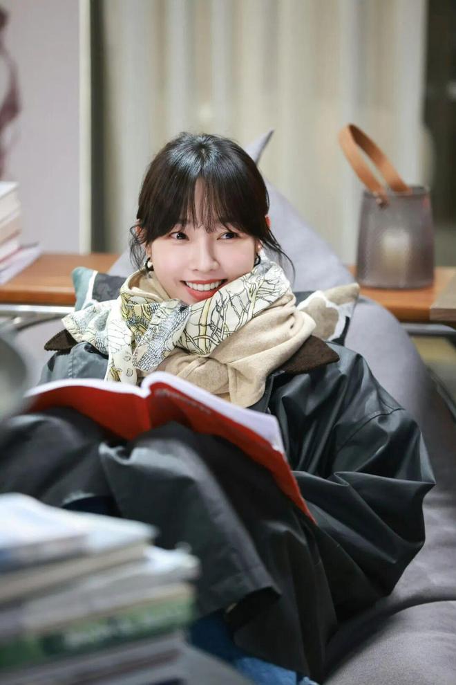 淡颜做浓事，火爆的白百合凭啥一句话捅了内娱马蜂窝？