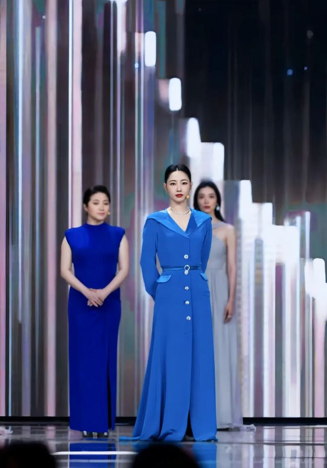 淡颜做浓事，火爆的白百合凭啥一句话捅了内娱马蜂窝？