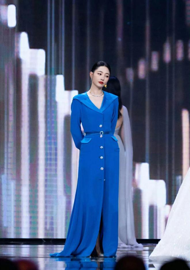 淡颜做浓事，火爆的白百合凭啥一句话捅了内娱马蜂窝？