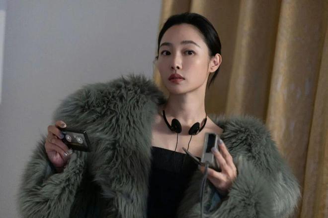 淡颜做浓事，火爆的白百合凭啥一句话捅了内娱马蜂窝？