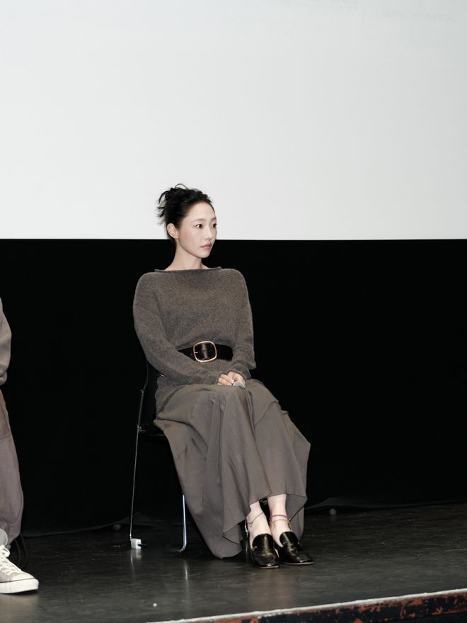 淡颜做浓事，火爆的白百合凭啥一句话捅了内娱马蜂窝？