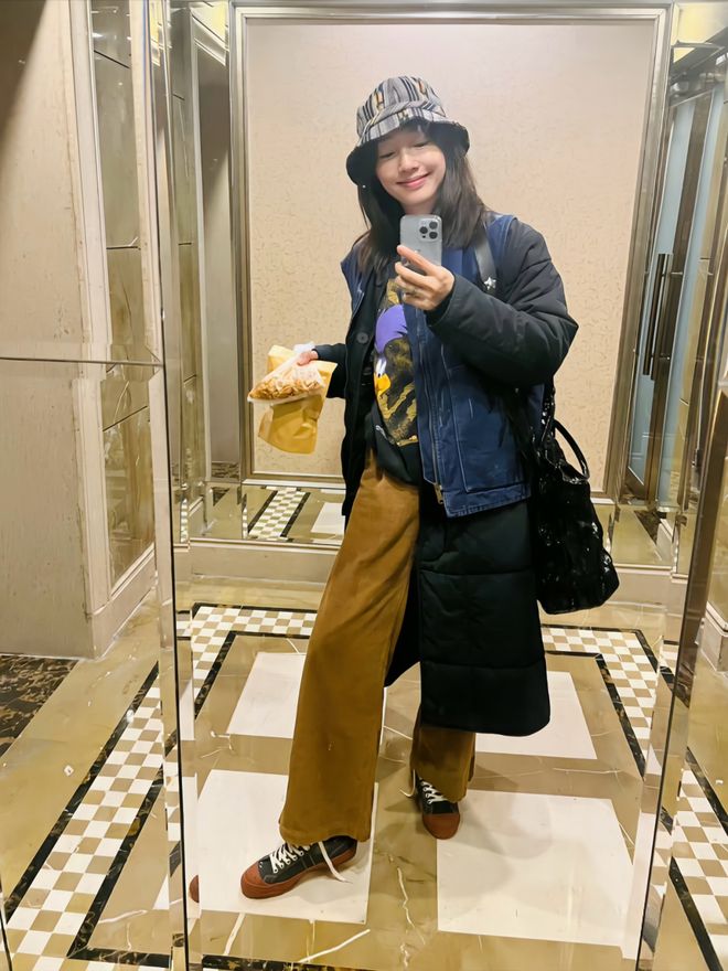 淡颜做浓事，火爆的白百合凭啥一句话捅了内娱马蜂窝？