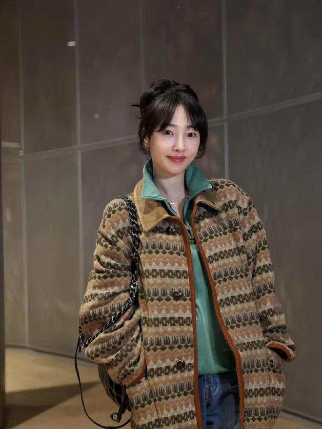 淡颜做浓事，火爆的白百合凭啥一句话捅了内娱马蜂窝？