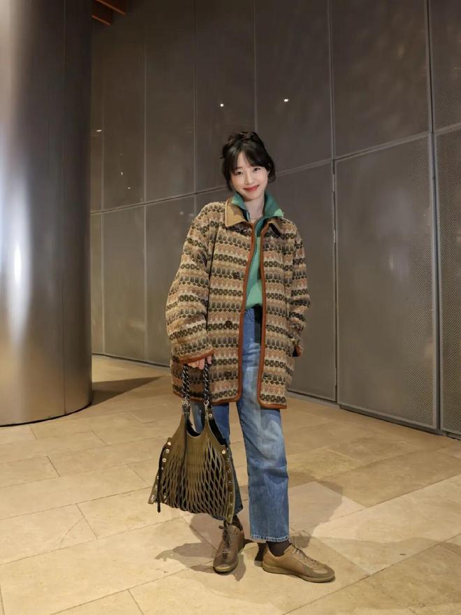 淡颜做浓事，火爆的白百合凭啥一句话捅了内娱马蜂窝？