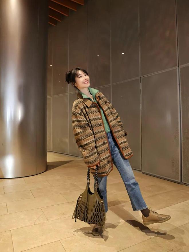 淡颜做浓事，火爆的白百合凭啥一句话捅了内娱马蜂窝？