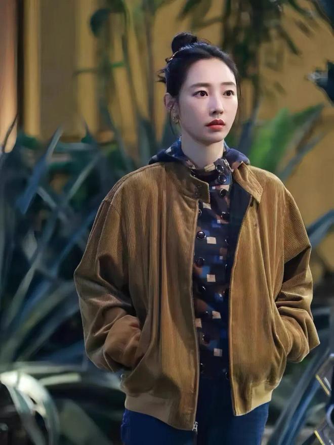 淡颜做浓事，火爆的白百合凭啥一句话捅了内娱马蜂窝？