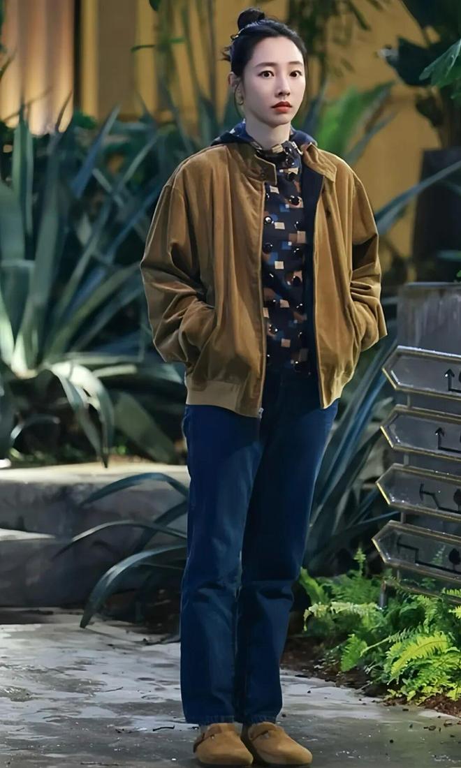 淡颜做浓事，火爆的白百合凭啥一句话捅了内娱马蜂窝？