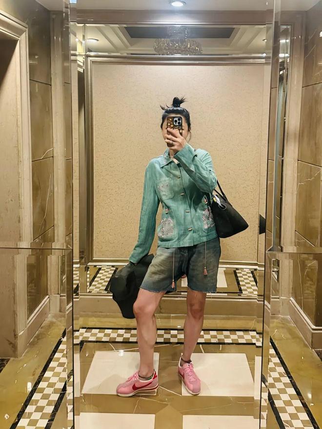 淡颜做浓事，火爆的白百合凭啥一句话捅了内娱马蜂窝？