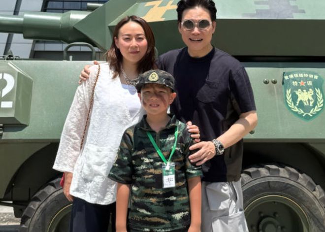 苏永康被曝出轨！与女子十指紧扣举止亲密，劣迹太多网友呼吁封杀